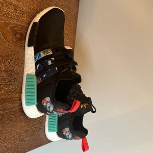 Adidas women’s sneakers with floral pattern size 10 - lightly worn (2-3 times)